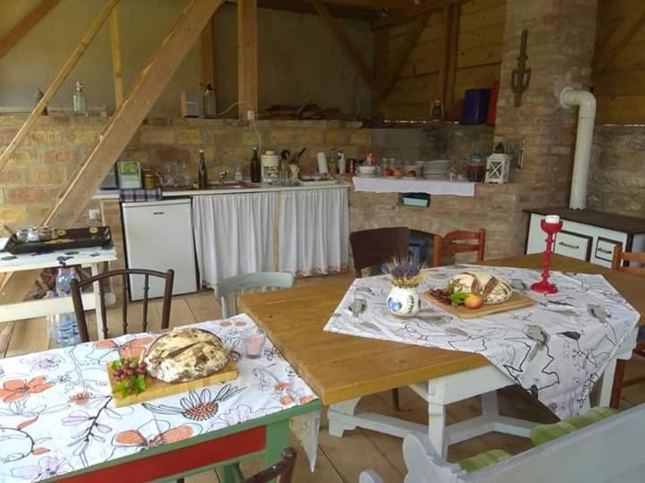 Egkoris Vendeghaz Hotel Bakonyszucs Bagian luar foto
